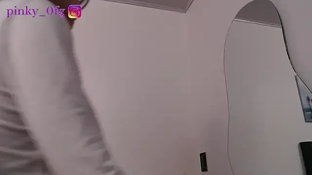 Freechat pinky_f00x on StripChat
