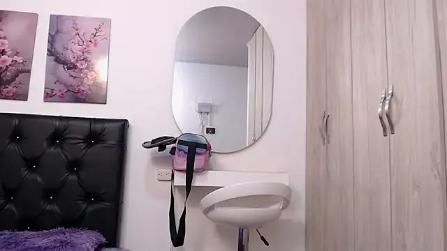 Freechat pinky_f00x on StripChat