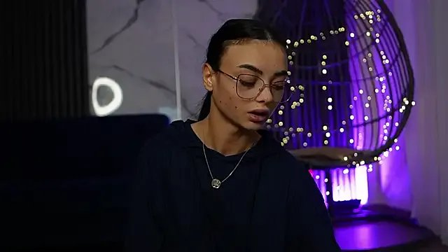 Freechat RachelRavee on StripChat