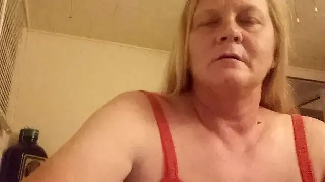 Freechat wetnwildforyou on StripChat