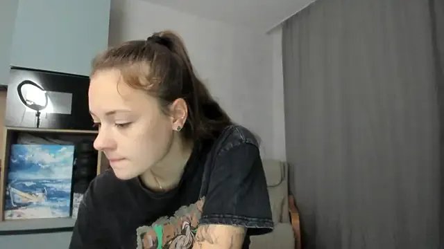 Freechat why_again_me on StripChat