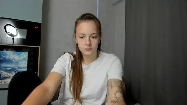 Freechat why_again_me on StripChat