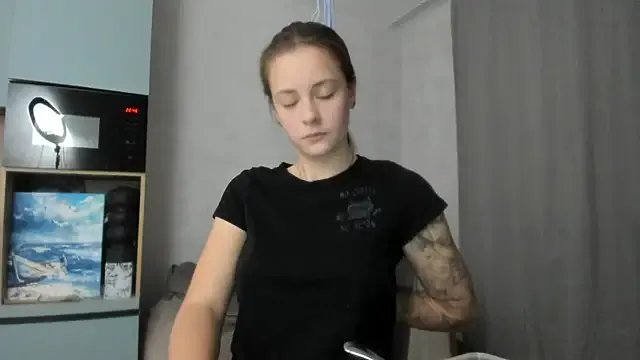 Freechat why_again_me on StripChat