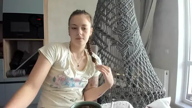 Freechat why_again_me on StripChat