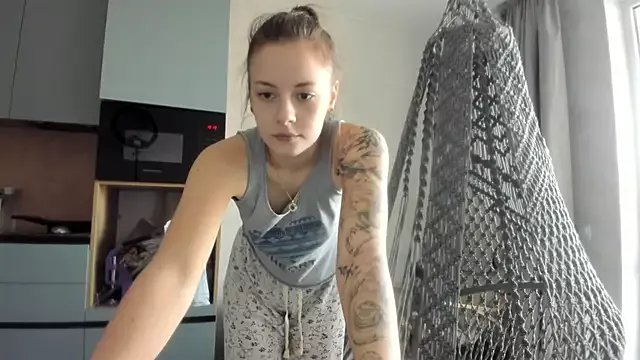 Freechat why_again_me on StripChat