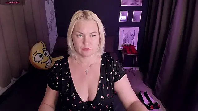 Freechat YolandaKiss on StripChat