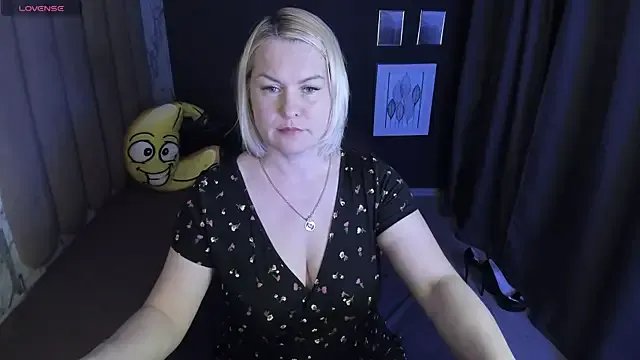 Freechat YolandaKiss on StripChat