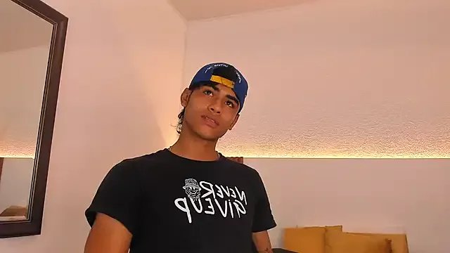 Freechat zander_2120 on StripChat